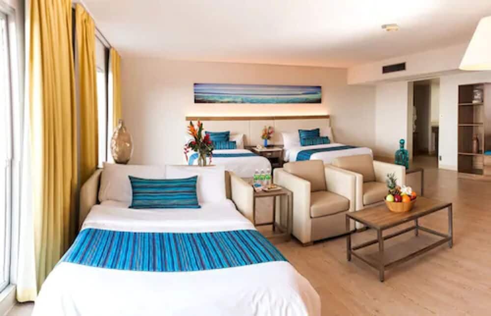 Standard Familie Zimmer mit Balkon Kanoa Resort Saipan