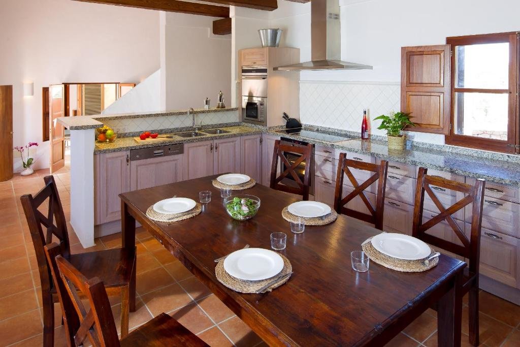 Standard Villa CAN NOVES - 5 Suites Recently built villa with bbq & outside area