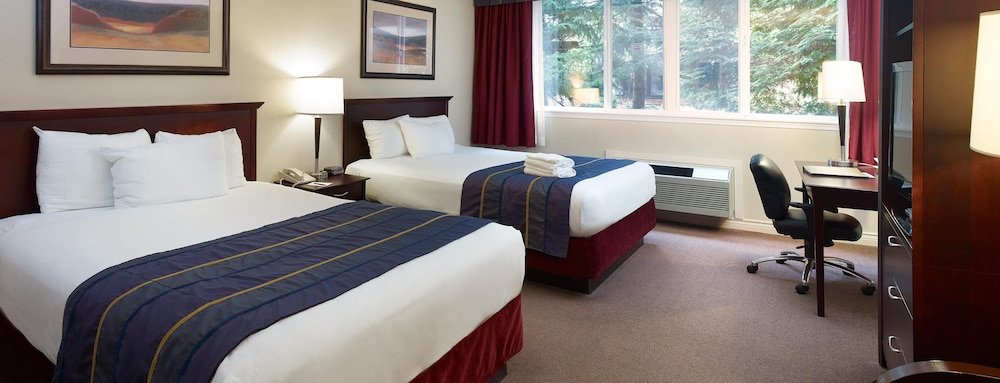 Standard Quadruple room with garden view Harrison Hot Springs Resort & Spa