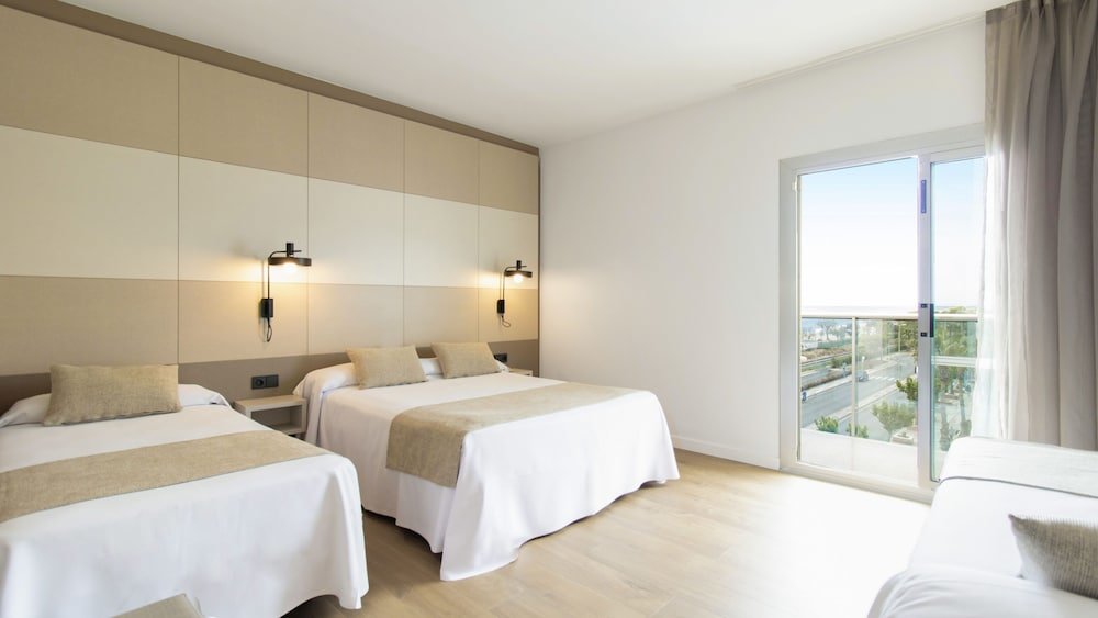 Standard Quadruple room with balcony and with sea view Golden Taurus Aquapark Resort