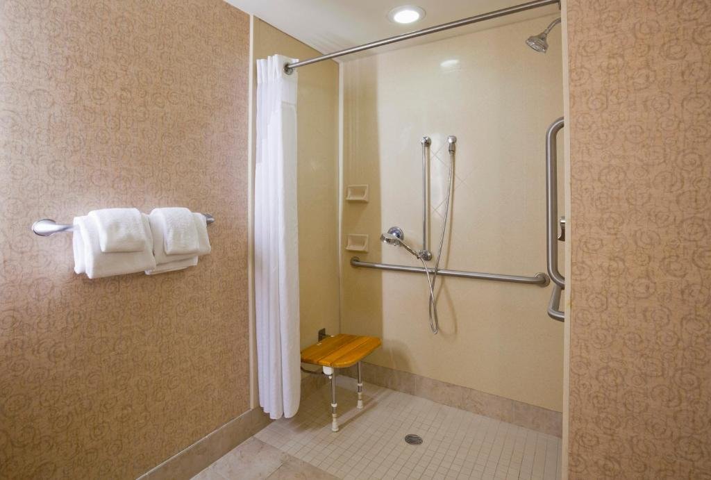 Deluxe Double room Holiday Inn Hotel & Suites Maple Grove Nw Mpls-Arbor Lks, an IHG Hotel