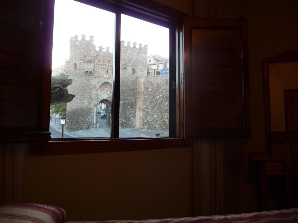 Семейный номер Standard с красивым видом из окна Hotel Real De Toledo