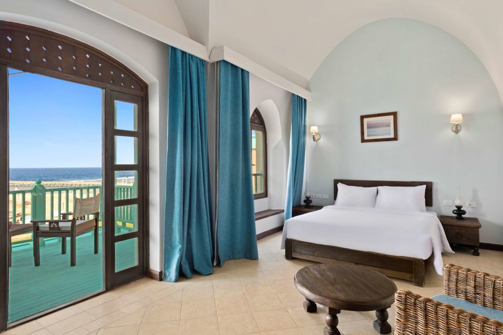 Номер террасой Premium с видом на море Radisson Blu Resort El Quseir