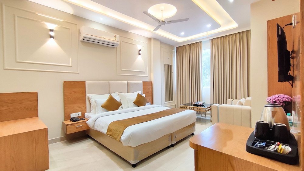 Suite Real MGR Hotel Moradabad