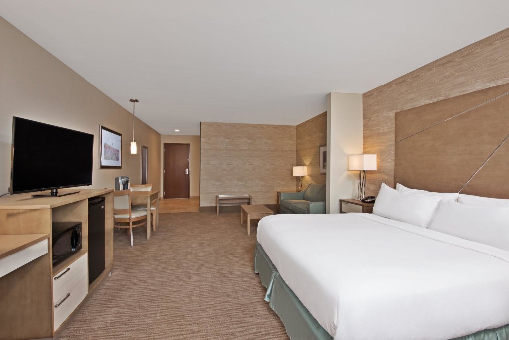 Двухместный люкс Holiday Inn Express & Suites New Cumberland, an IHG Hotel