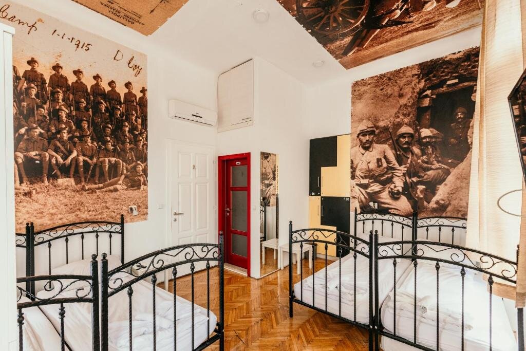 Четырёхместный номер Deluxe Hostel Franz Ferdinand
