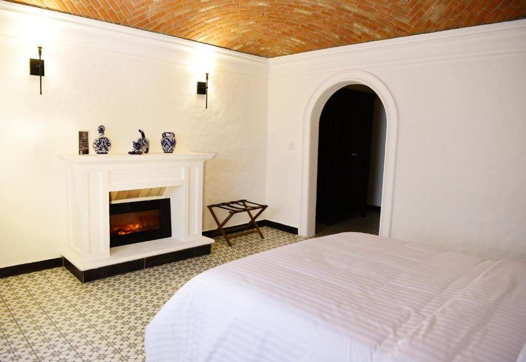 Standard Double room with balcony Hacienda San Patricio