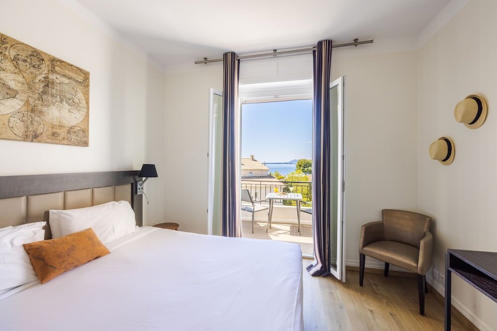 Standard Double room with balcony and with partial sea view Hôtel La Villa Cap d’Antibes