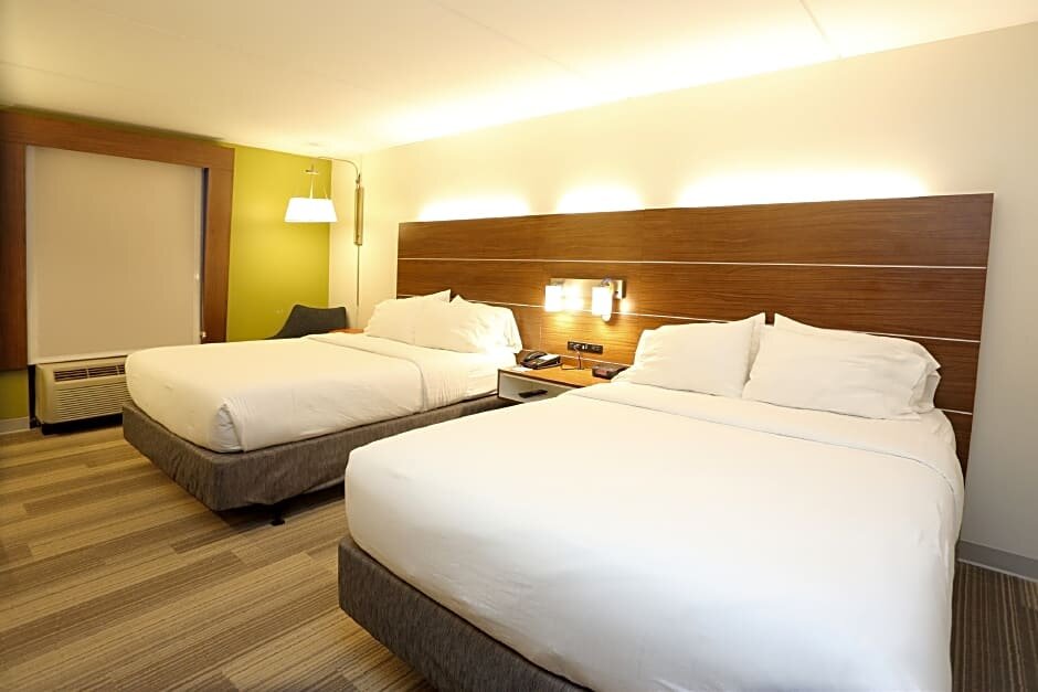 Четырёхместный номер Standard Holiday Inn Express & Suites Newport News, an IHG Hotel