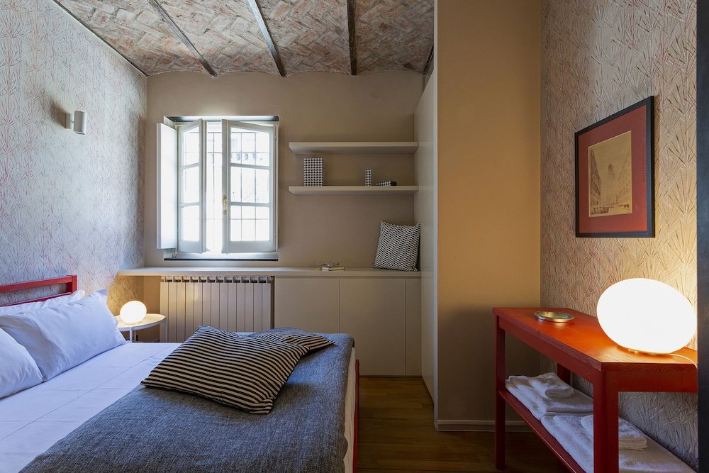 1 Bedroom Apartment with balcony Sui Tetti del Centro di Genova - Locazione