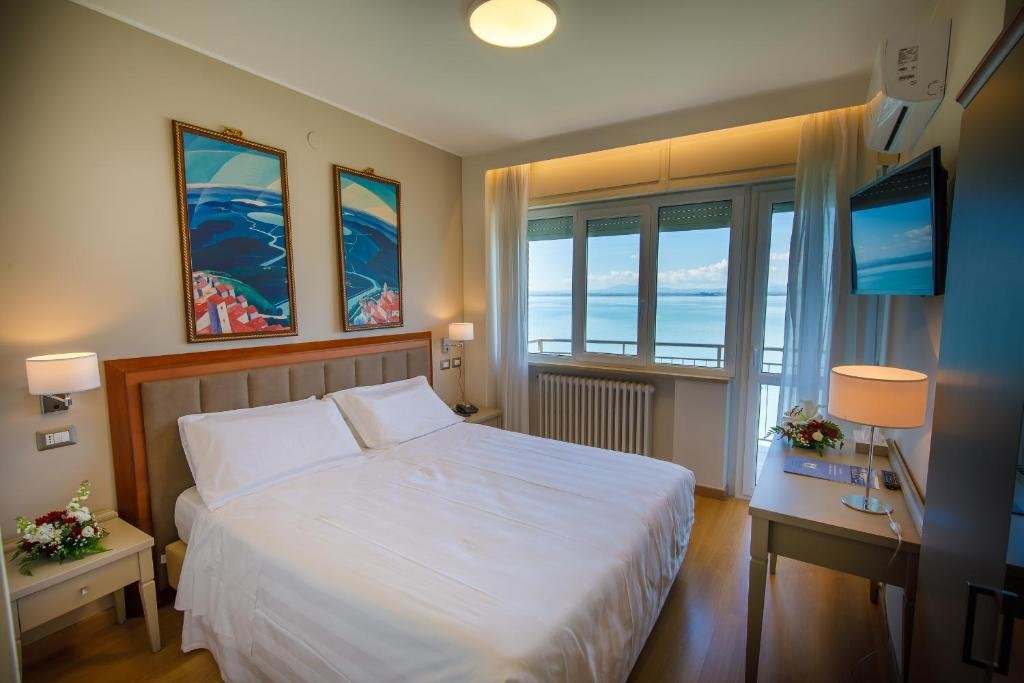 Superior Double room with lake view Hotel Lidò