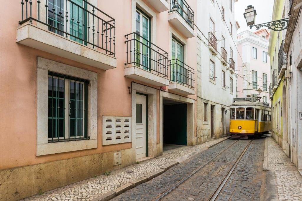 Apartment Alfama Modern Two-Bedroom Apartment w/ River View and Parking - by LU Holidays