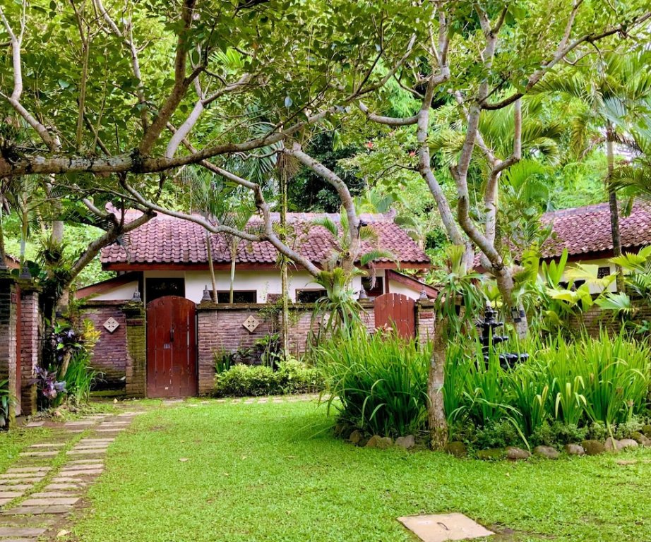 Студия Deluxe с балконом и с видом на сад Rumah Boedi Private Residence Borobudur
