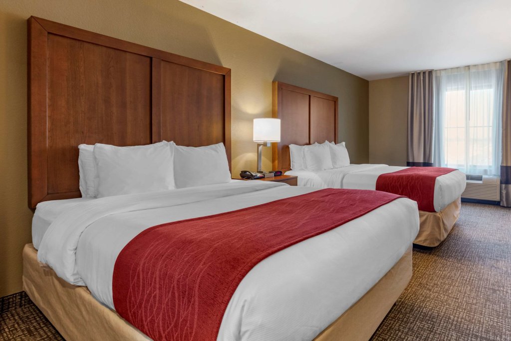 Standard Quadruple room Comfort Inn & Suites Russellville I-40