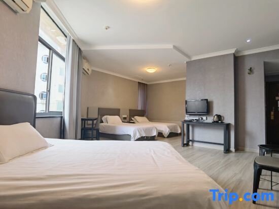Bed in Dorm Jingjiang Hotel