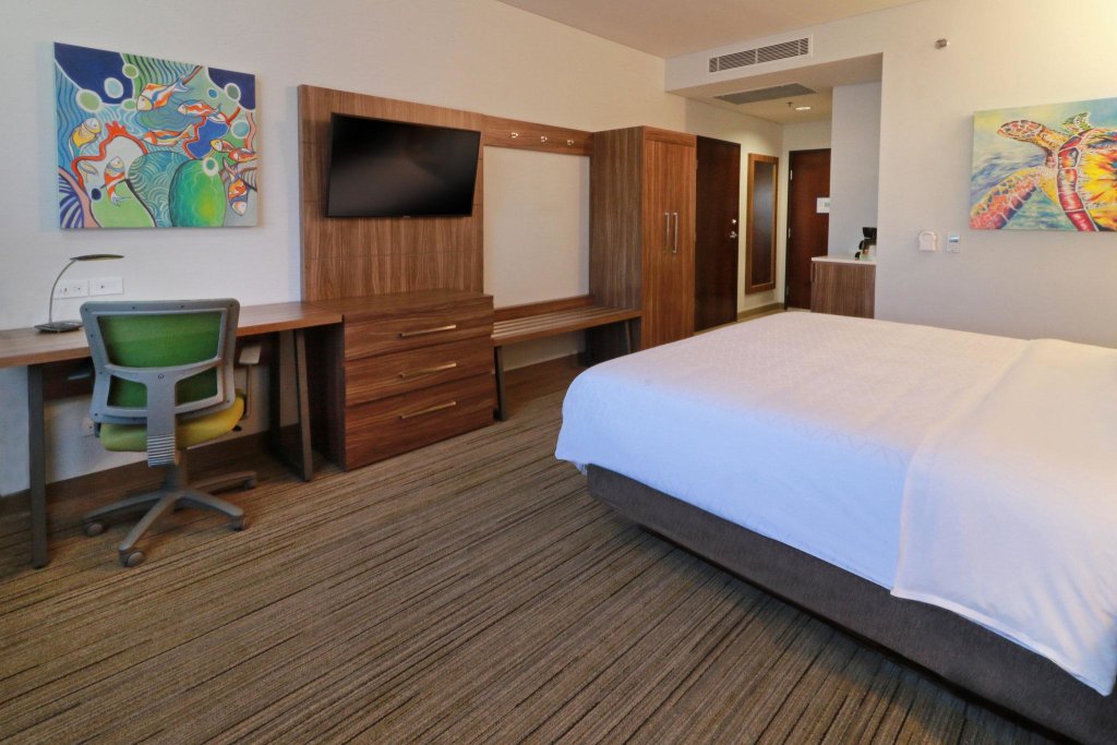 Двухместный номер Standard Holiday Inn Express And Suites Ensenada Centro, an IHG Hotel