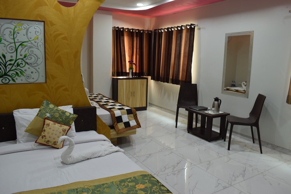 Family Suite Shri Ram Residency