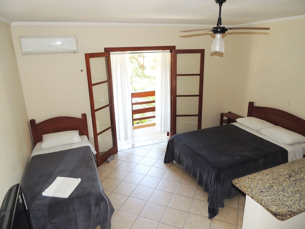 Четырёхместный номер Standard c 1 комнатой с балконом и с видом на сад Pousada Mosaico Brasil - Maresias