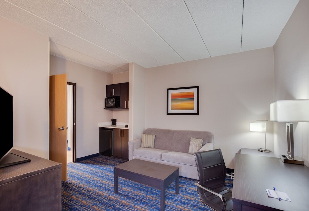 1 Bedroom Suite Holiday Inn Express I-95 Capitol Beltway-Largo, an IHG Hotel