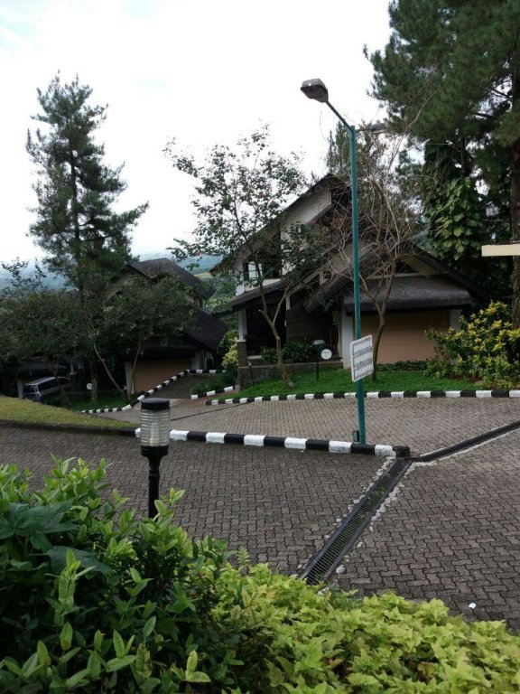 Villa Gunung Geulis Cottages managed by Royal Tulip