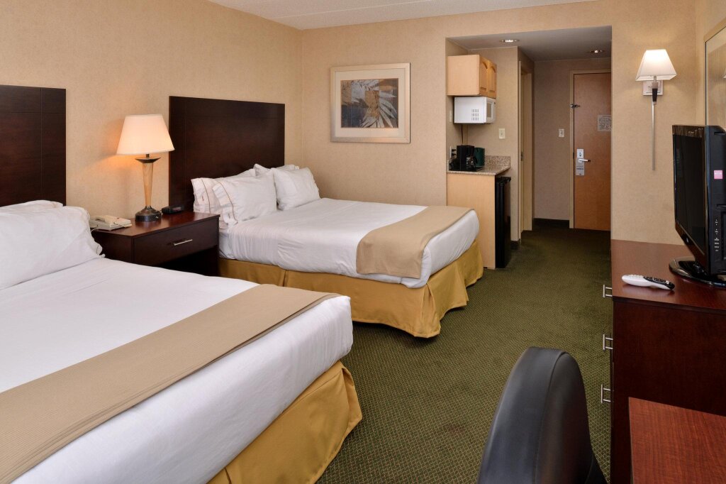 Standard Quadruple room Holiday Inn Express & Suites - Ocean City, an IHG Hotel