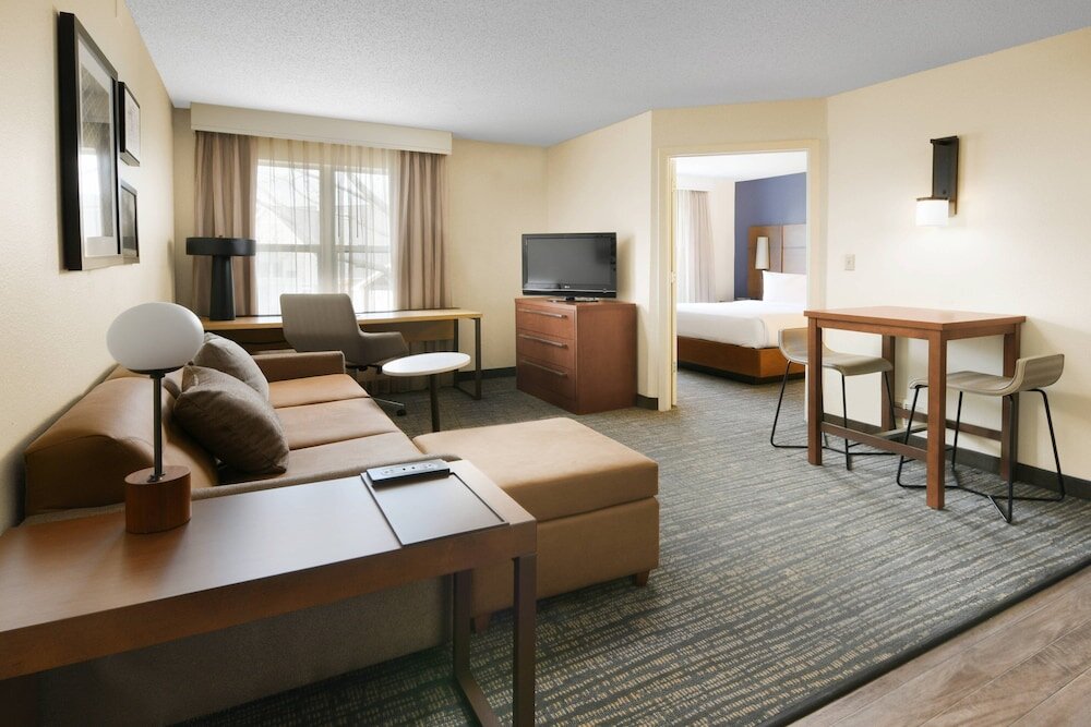 Executive Suite 1 Schlafzimmer mit Poolblick Residence Inn By Marriott Houston Westchase