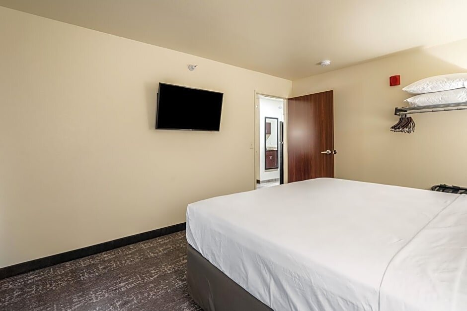 Suite 1 Schlafzimmer Cobblestone Hotel & Suites - Morgan