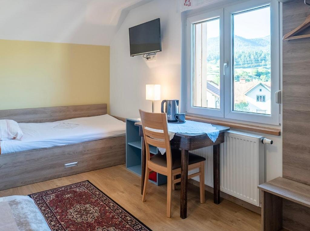 Трёхместный номер Standard с видом на горы Rooms Pevc & Hostel Ljubno ob Savinji