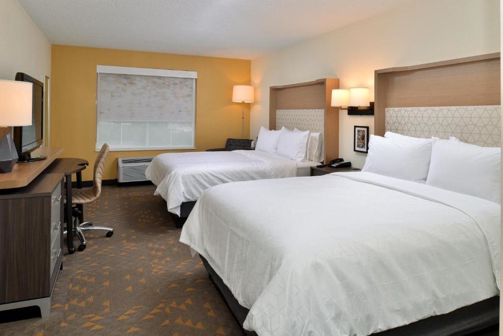 Двухместный номер Standard Holiday Inn Hotel & Suites Overland Park-Convention Center, an IHG Hotel