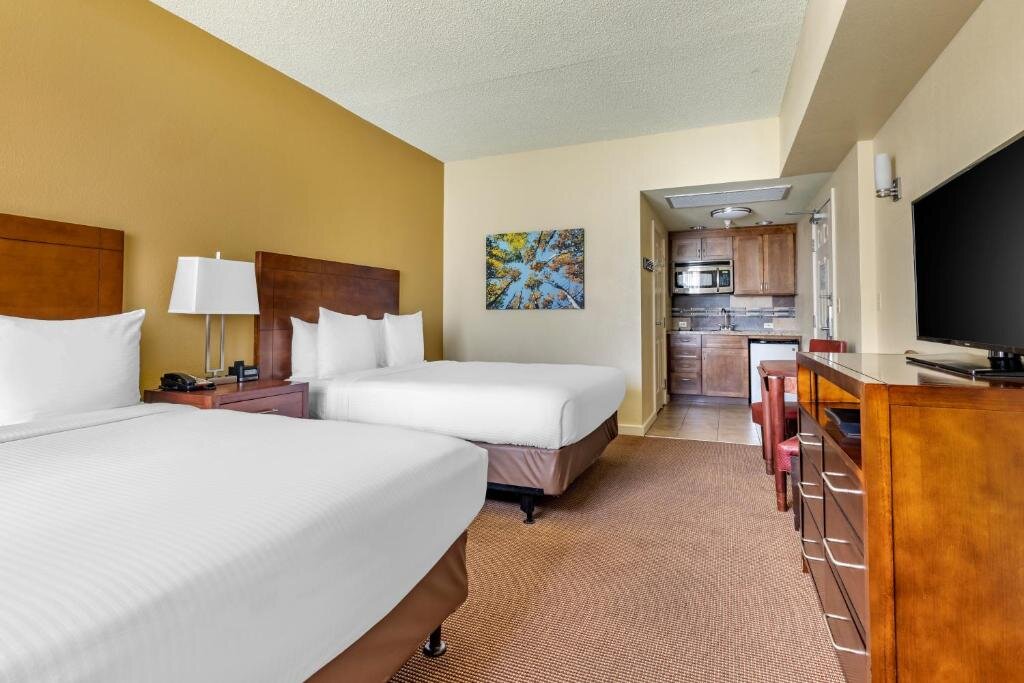 Четырёхместный люкс с 2 комнатами Hilton Vacation Club Lake Tahoe Resort South