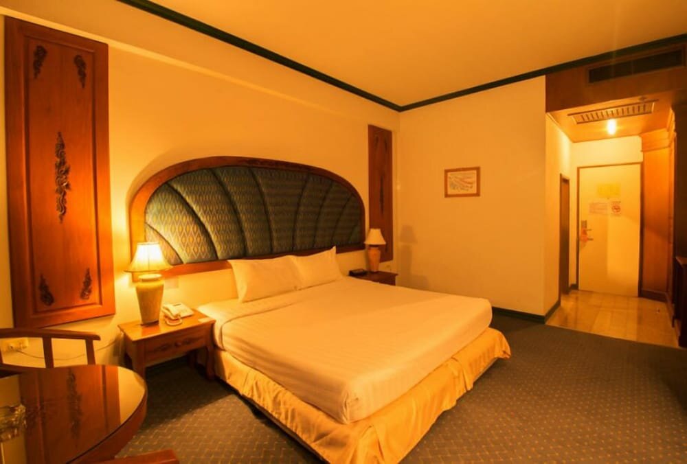 Luxus Zimmer Thepnakorn Hotel