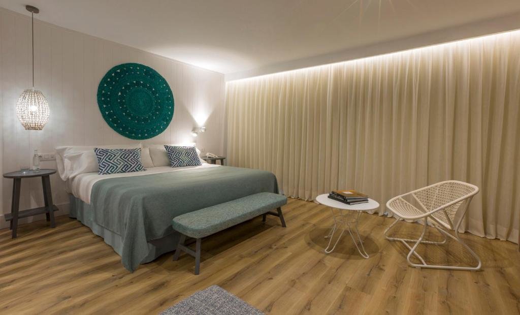 Premium Suite Mediterranea with pool view Blaumar Hotel