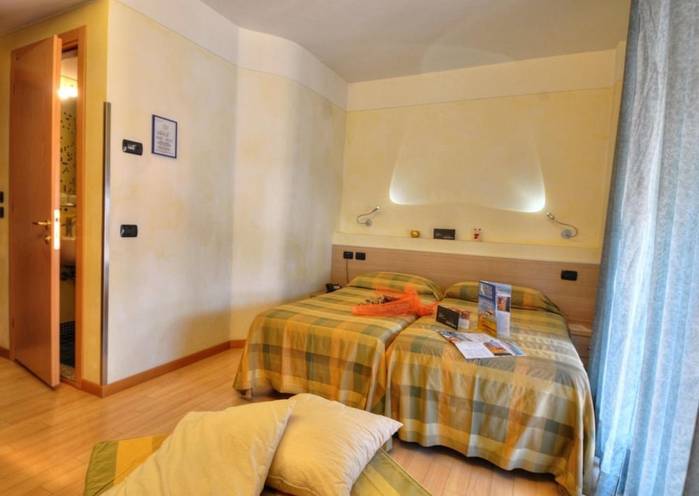 Standard quadruple chambre avec balcon Hotel Savoia