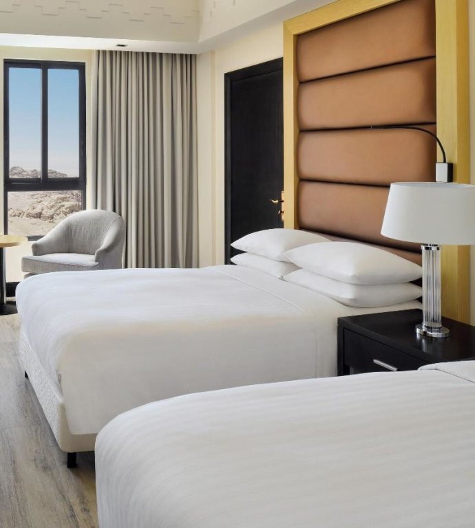 Четырёхместный номер Standard Petra Marriott Hotel