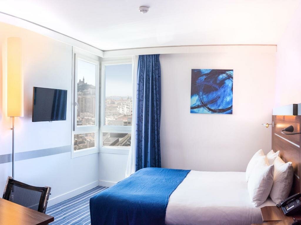 Двухместный номер Superior с красивым видом из окна Holiday Inn Express Marseille Saint Charles, an IHG Hotel