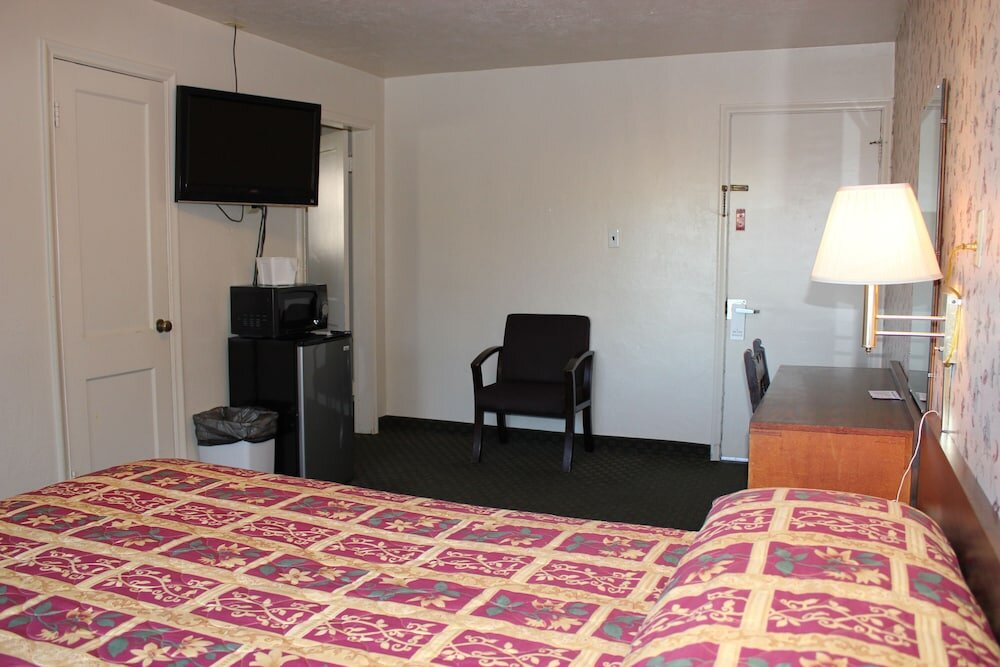 Семейный люкс с 2 комнатами Lava Spa Motel & RV