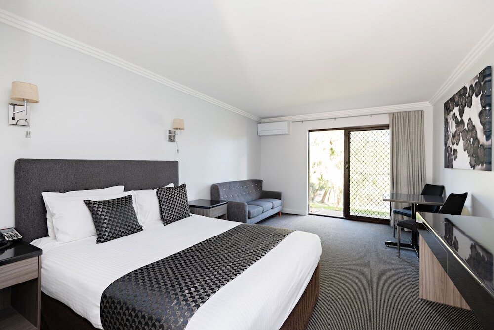Executive Double room with lake view Lincoln Downs Resort Batemans Bay, Signature Collection