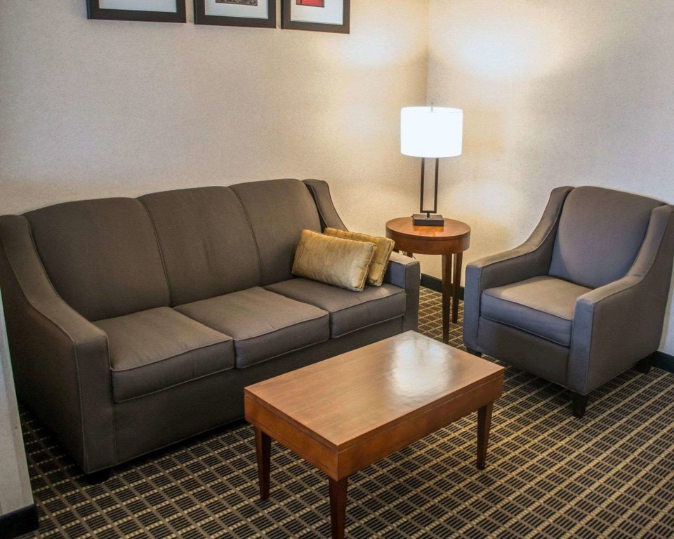 Четырёхместный люкс Comfort Suites Portland Southwest