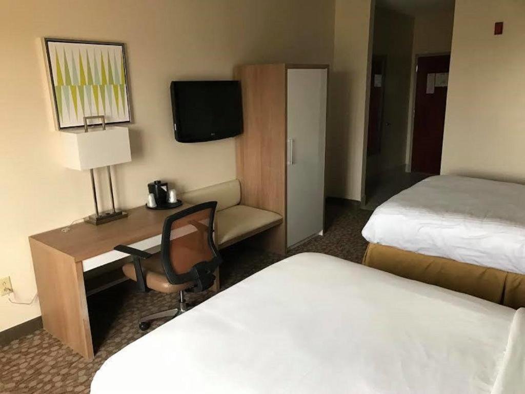 Standard Double room Holiday Inn Express Hotel & Suites Dayton West - Brookville, an IHG Hotel