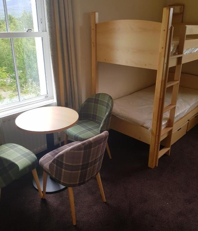 Кровать в общем номере Cairngorm Lodge Youth Hostel