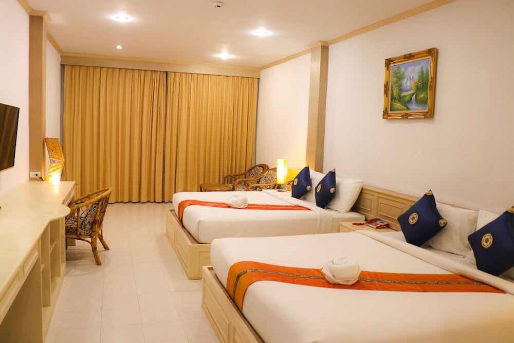 Четырёхместный номер Standard с балконом Andaman Seaside Resort - SHA Extra Plus
