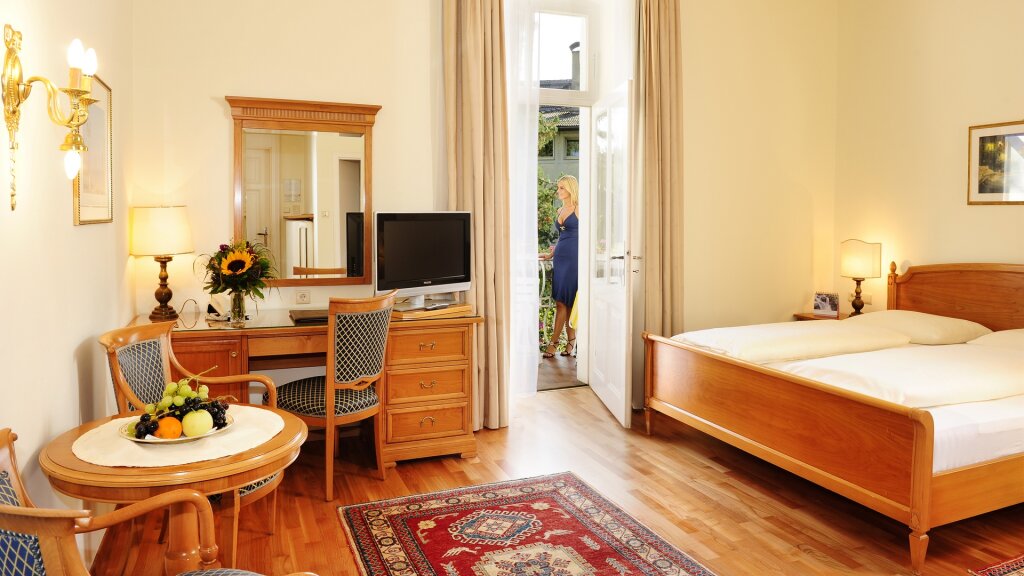 Comfort Double room with garden view Hotel Bavaria