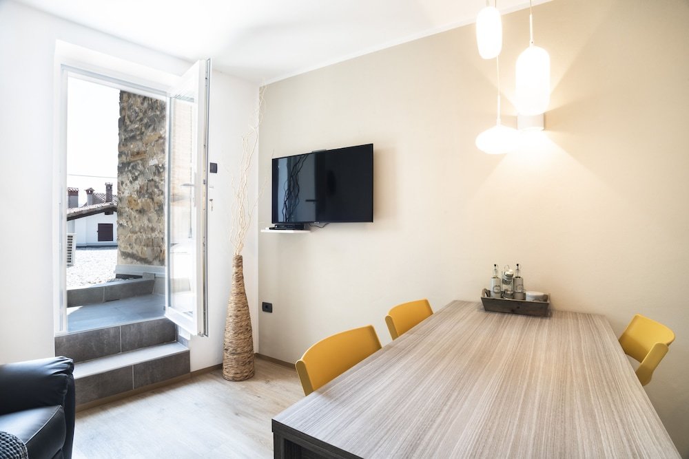 Апартаменты CAPRARIA appartments in historic center, with private parking