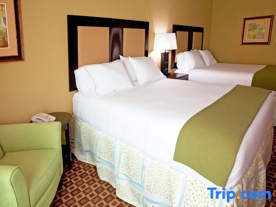 Двухместный люкс Holiday Inn Express Hotel & Suites Chaffee - Jacksonville West, an IHG Hotel