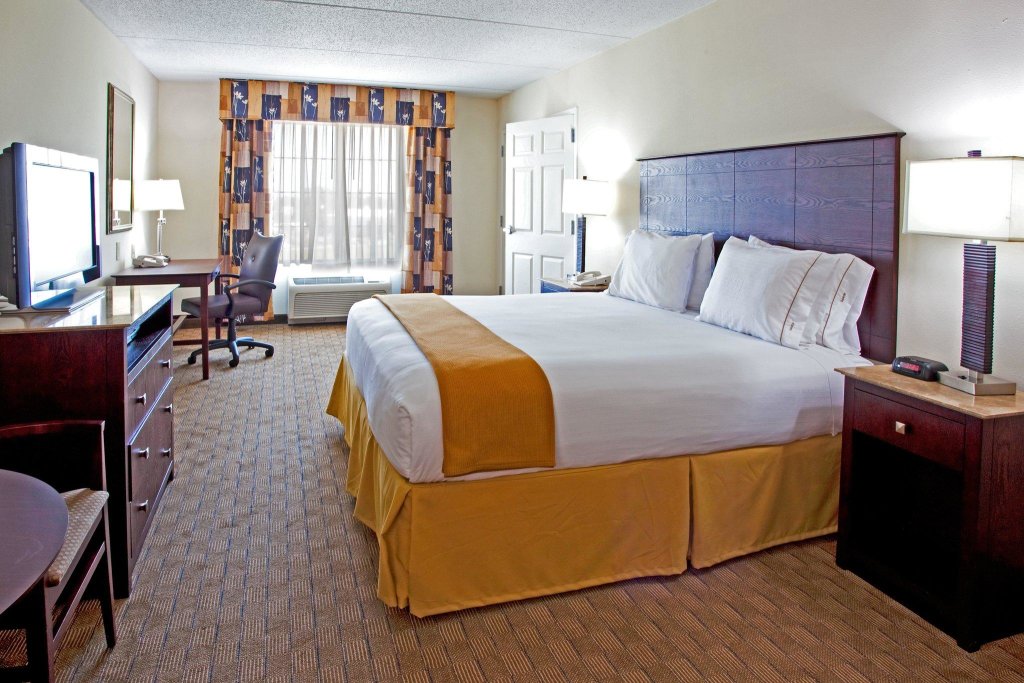 Номер Standard Holiday Inn Express Hotel & Suites Columbus at Northlake, an IHG Hotel