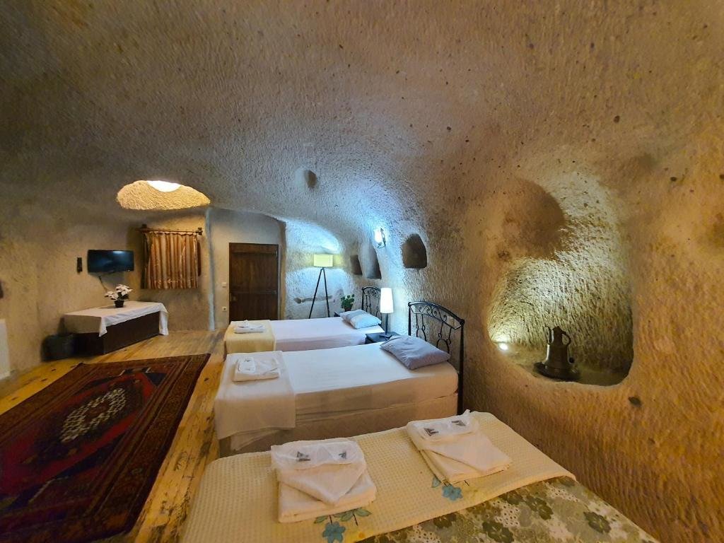 Кровать в общем номере (женский номер) Karadut Cave Hotel