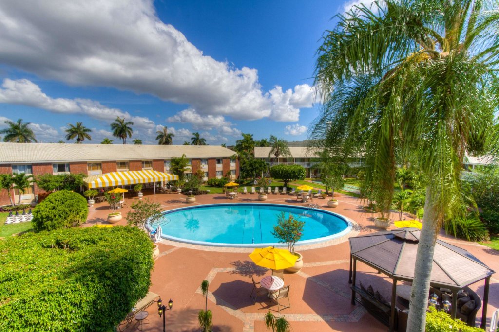 Standard Double room with courtyard view Best Western Palm Beach Lakes