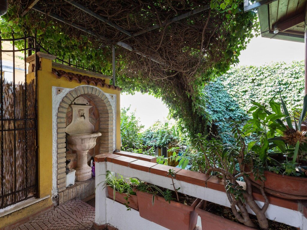 Вилла Appealing Villa in Villa San Giovanni with Garden