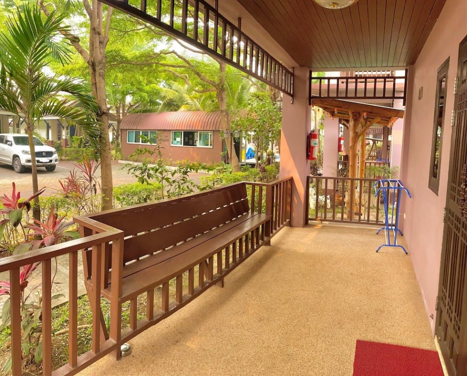Standard quadruple famille chambre Baan Soontree Resort