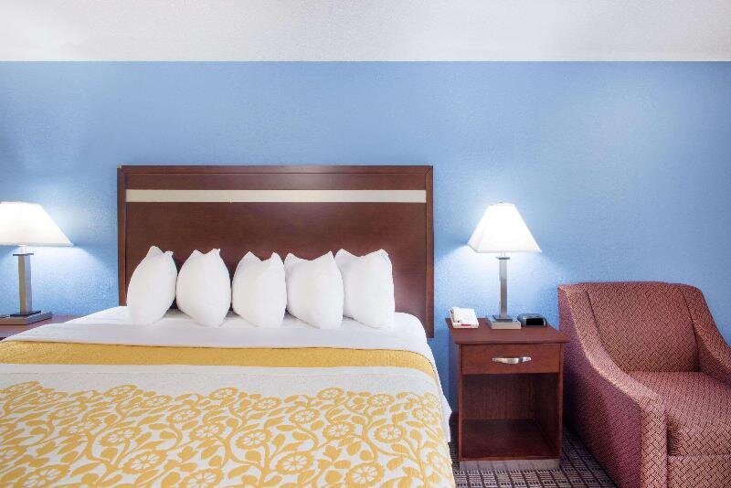 Standard Double room Days Inn by Wyndham New Haven